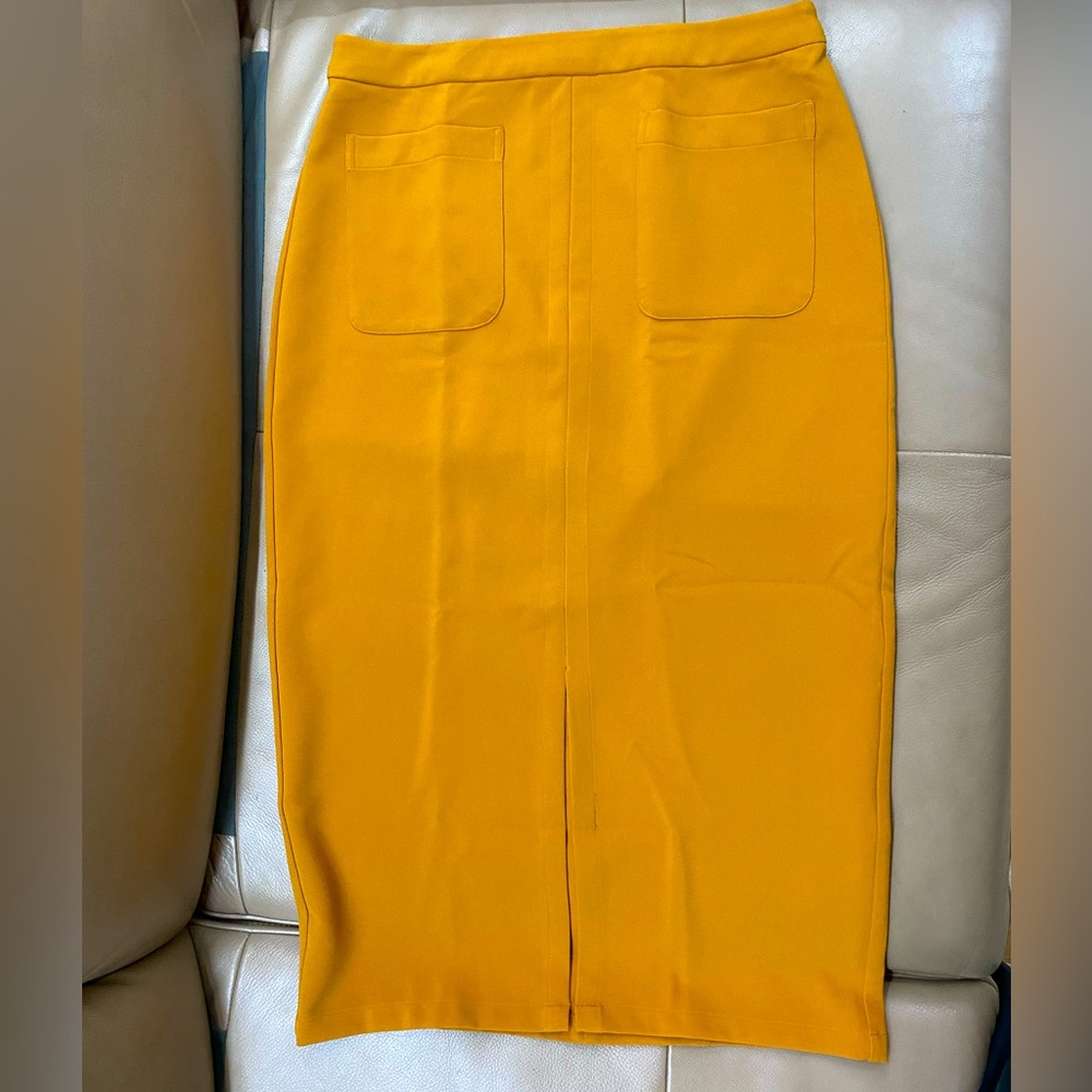 FOREVER 21 MUSTARD SKIRT WITH FRONT SLIT & FRONT POCKETS! Brand new! Never worn! - Picture 1 of 4